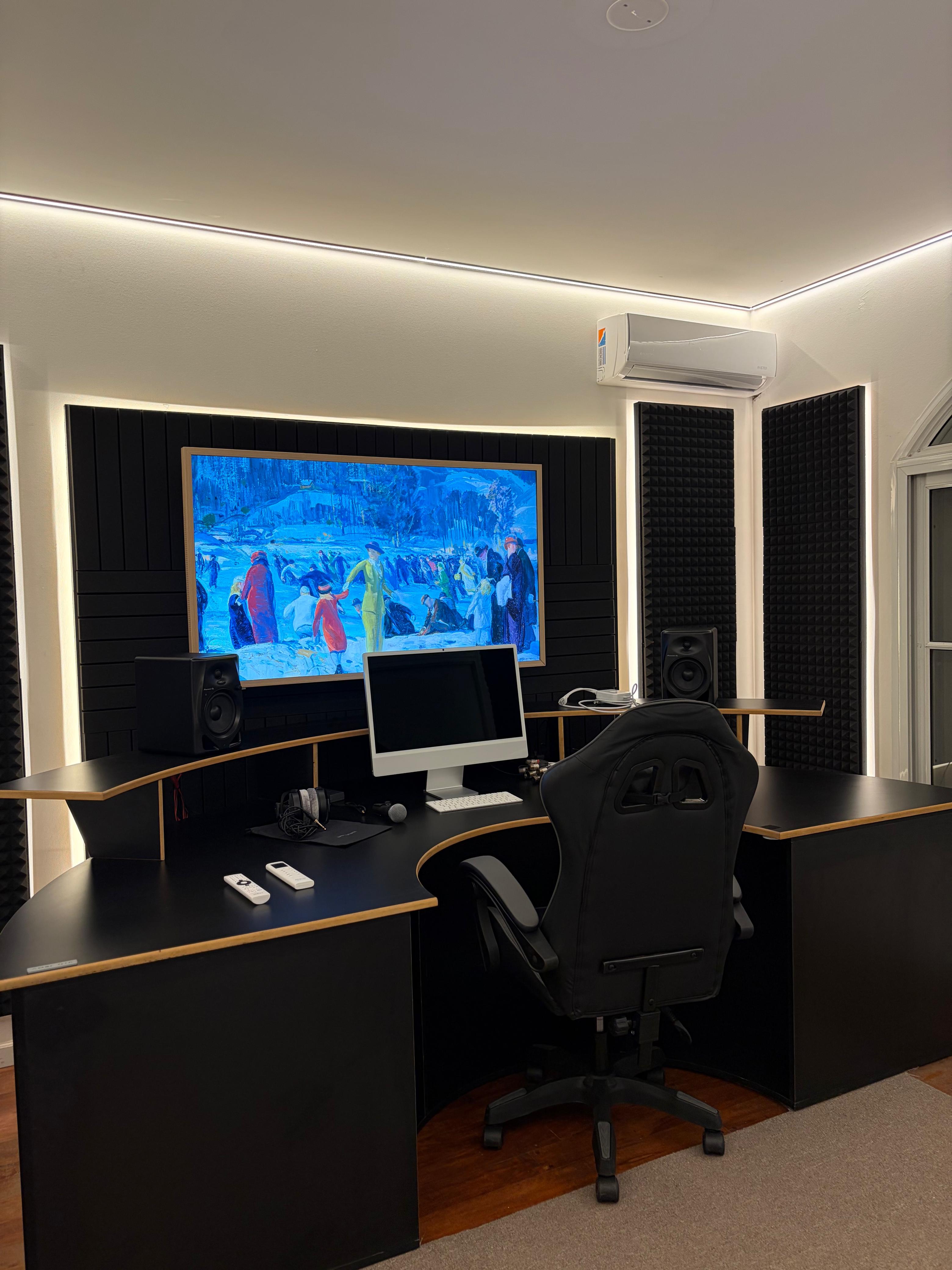 Escritorio curvo a medida para estudio